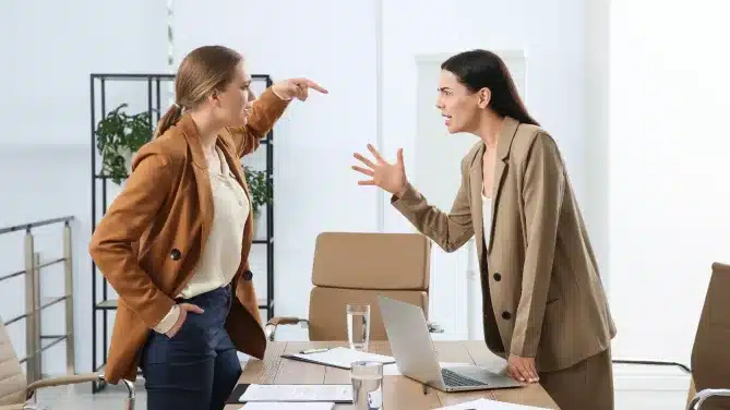 rischio aggressione, stress lavoro correlato